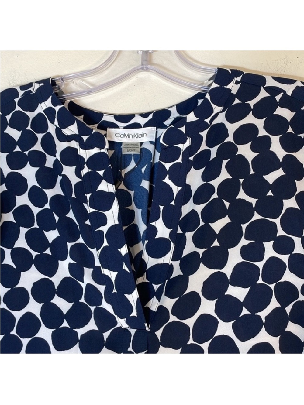 Calvin Klein Tallia Flutter Sleeve Blouse Navy Dot. Small. NWT. $78! - Picture 5 of 13